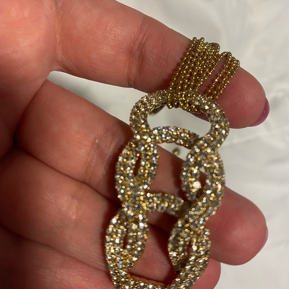 Elegant gold bracelet